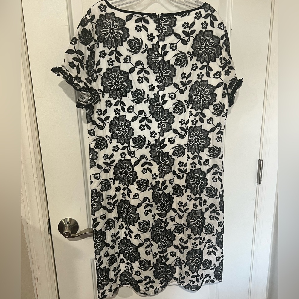 Karl Lagerfeld Paris Dress Women's 14 Black White Floral Shift Embroidered Lace - Picture 6 of 6